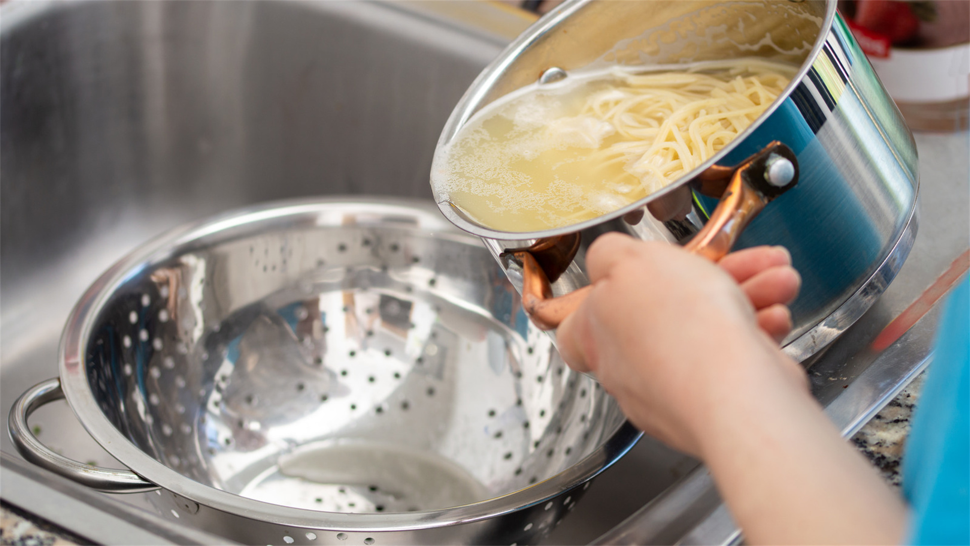 Can you name all the kitchen utensils?