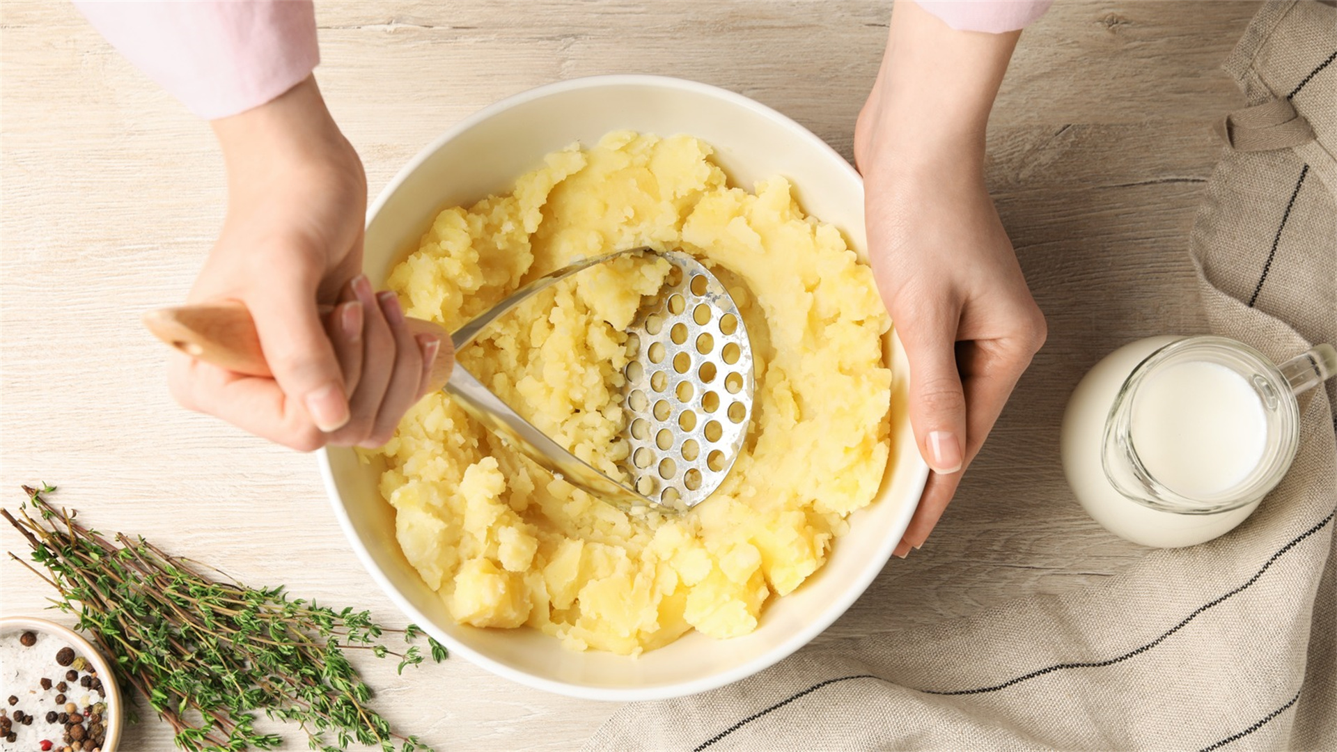 Can you name all the kitchen utensils?