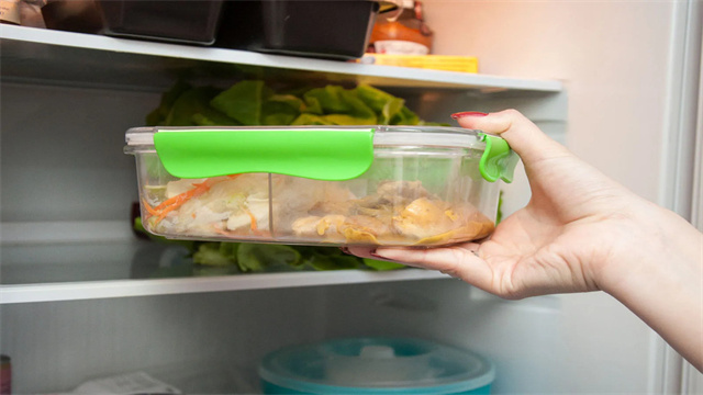 Food should be cooled down before being put in the refrigerator?